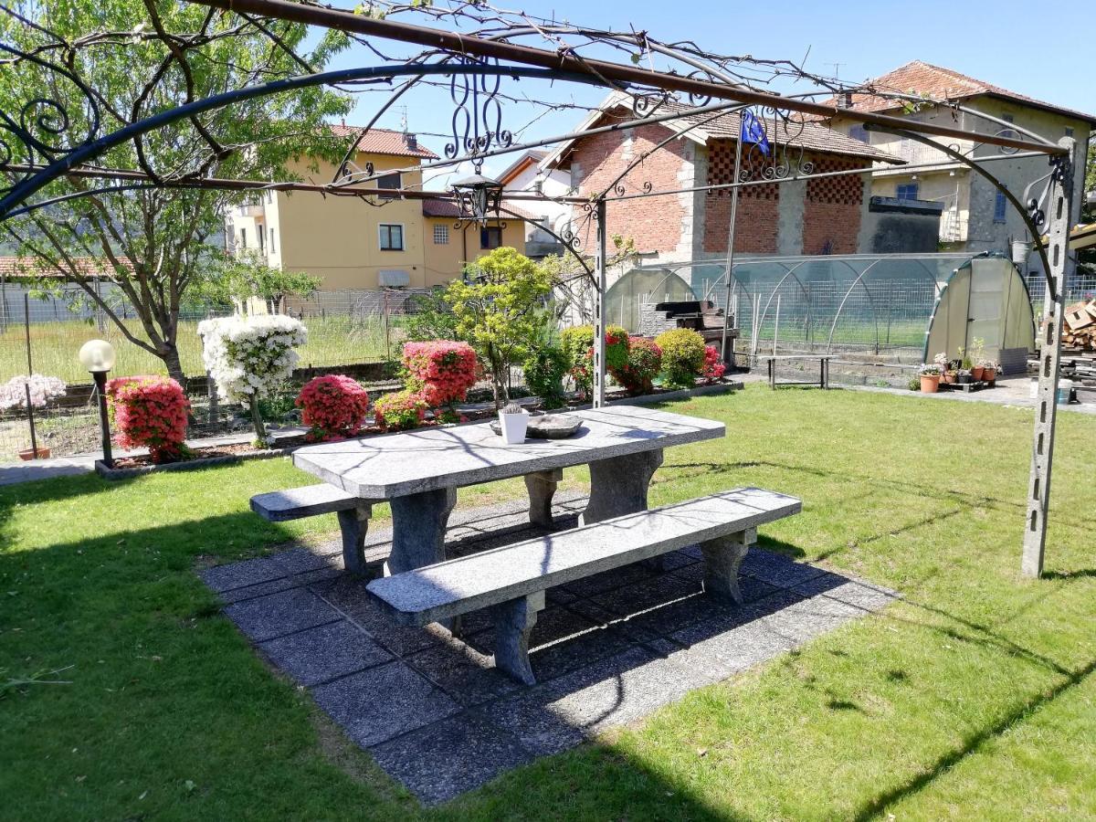 La Rosa Rossa Apartment Cambiasca Luaran gambar